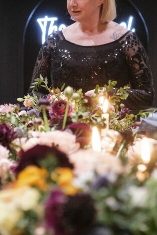 We Bought a Funeral Home. We Bought a Funeral...: Una cocina oscura y un pasado aún más oscuro