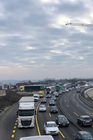 A8. emergencia en la autopista. T(T3). A8. emergencia en... (T3): Ep.1