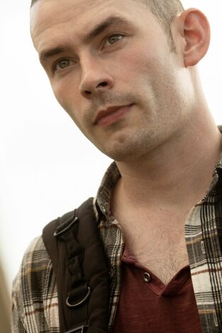 From. T(T2). From (T2): Ep.2 La amabilidad de los extraños