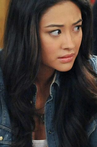 Pequeñas mentirosas. T(T2). Pequeñas mentirosas (T2): Ep.17 La rubia guiando al ciego