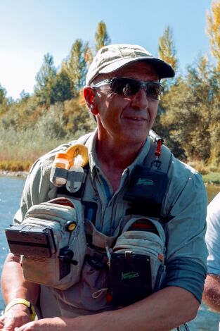 León is different con Pablo Castro. T(T1). León is different... (T1): Riberas de ríos medios