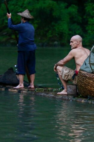 Rutas salvajes con Ed Stafford (aka Ed Stafford: solo en la isla). Rutas salvajes con Ed...: GuanXi Karst