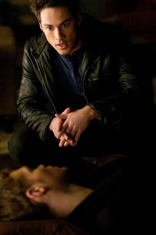 Crónicas vampíricas. T(T4). Crónicas vampíricas (T4): Ep.14 Por la madriguera de conejo