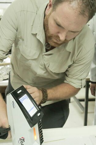 Expedición al pasado. Expedición al pasado: La búsqueda de la Biblioteca Metálica