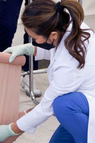 La doctora Lee. La doctora Lee: Piernas perforadas