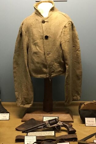 Misterios en el museo. Misterios en el museo: Un fantasma en el armario y más