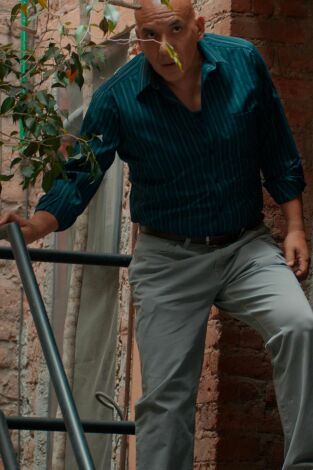 Colisión, Season 1. T(T1). Colisión, Season 1 (T1): Ep.6 La Oferta de Trabajo