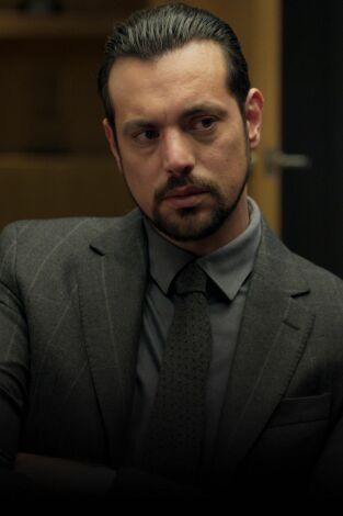 Colisión, Season 1. T(T1). Colisión, Season 1 (T1): Ep.9 Principal Sospechoso
