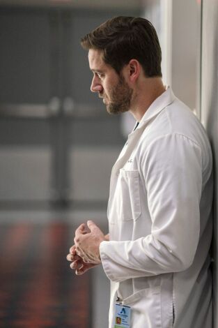 New Amsterdam. T(T2). New Amsterdam (T2): Ep.11 Escondido tras mi sonrisa