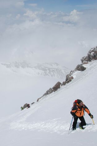 Al filo de lo imposible. Al filo de lo imposible: Esquí de travesía y escalada en Georgia