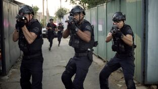 S.W.A.T.: Los hombres de Harrelson. T(T2). S.W.A.T.: Los... (T2): Ep.2 El bidón de gasolina