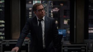Bull. T(T4). Bull (T4): Ep.12 Tras la beca