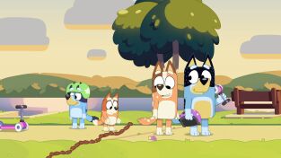 Bluey. T(T2). Bluey (T2): A caballito