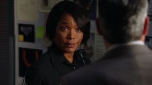 9-1-1. T(T6). 9-1-1 (T6): Ep.5 Allanamiento