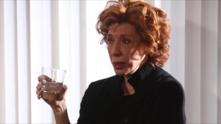 Daños y perjuicios (Damages). T(T3). Daños y... (T3): Ep.7 No me reemplazaste