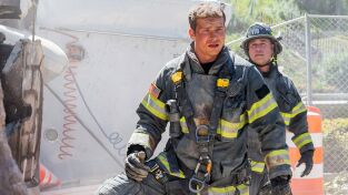 9-1-1. T(T6). 9-1-1 (T6): Ep.18 Paga y pásalo