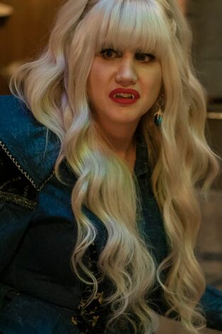 Lo que hacemos en las sombras. T(T5). Lo que hacemos en... (T5): Ep.5 Noticias locales