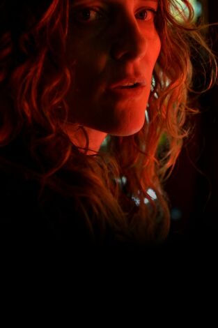 A ambos lados del abismo. T(T1). A ambos lados del... (T1): Ep.1 La noche sale a tu encuentro