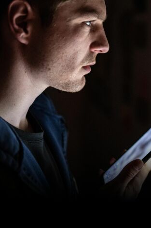 A ambos lados del abismo. T(T1). A ambos lados del... (T1): Ep.4 Cazadora en la oscuridad