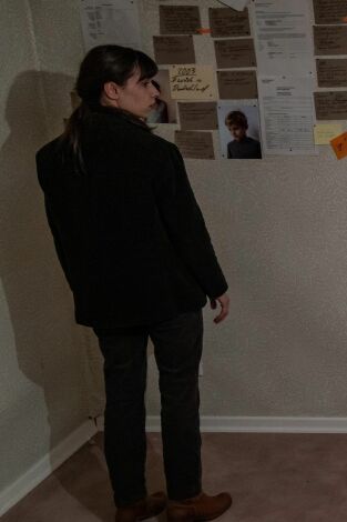 A ambos lados del abismo. T(T1). A ambos lados del... (T1): Ep.5 A orillas del río más turbio del mundo