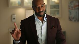 Watson. T(T1). Watson (T1): Ep.2 Casaca roja