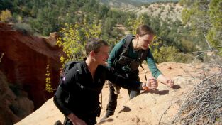 Famosos en peligro con Bear Grylls. Famosos en peligro con...: Natalie Portman en el desierto de Escalante