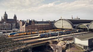 Amsterdam Central 24/7. Amsterdam Central 24/7: El día del Rey