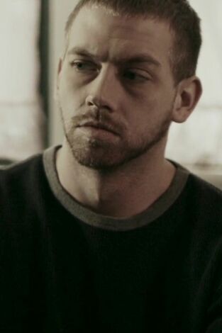 Un asesino llega a tu ciudad. T(T1). Un asesino llega... (T1): Ep.2 El diablo viste con zapatillas