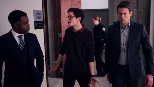 Hudson & Rex. T(T1). Hudson y Rex (T1): Ep.9 El espectáculo del luto