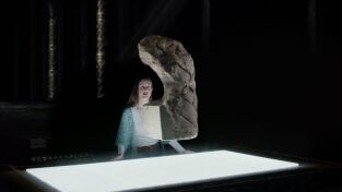 Strangest Things. Strangest Things: Roanoke, cuerno acústico, barba de la Esfinge