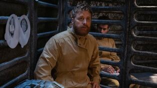 Resident Alien (Temp. 4). T(T4). Resident Alien... (T4): Ep.1 Prisioneros