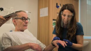 Dra Emma: Clínica dermatológica. T(T4). Dra Emma: Clínica... (T4): Si se ve feo, soy fea