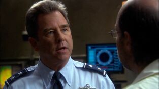 Stargate Atlantis. T(T2). Stargate Atlantis (T2): Ep.1 El Asedio (III)