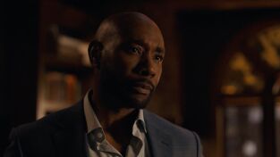 Watson. T(T2). Watson (T2): Ep.9 Shannon dice que Bex quiere a Micah