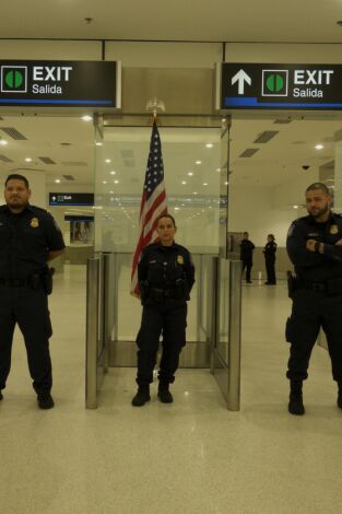 Control de aeropuertos: USA. Control de...: Una maleta sospechosa