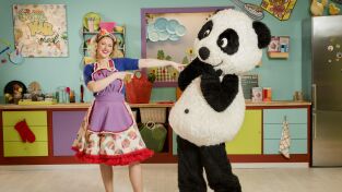 Panda Kitchen con Julia Macaroni. T(T1). Panda Kitchen con... (T1): Bizcocho y polos de lima y fresas