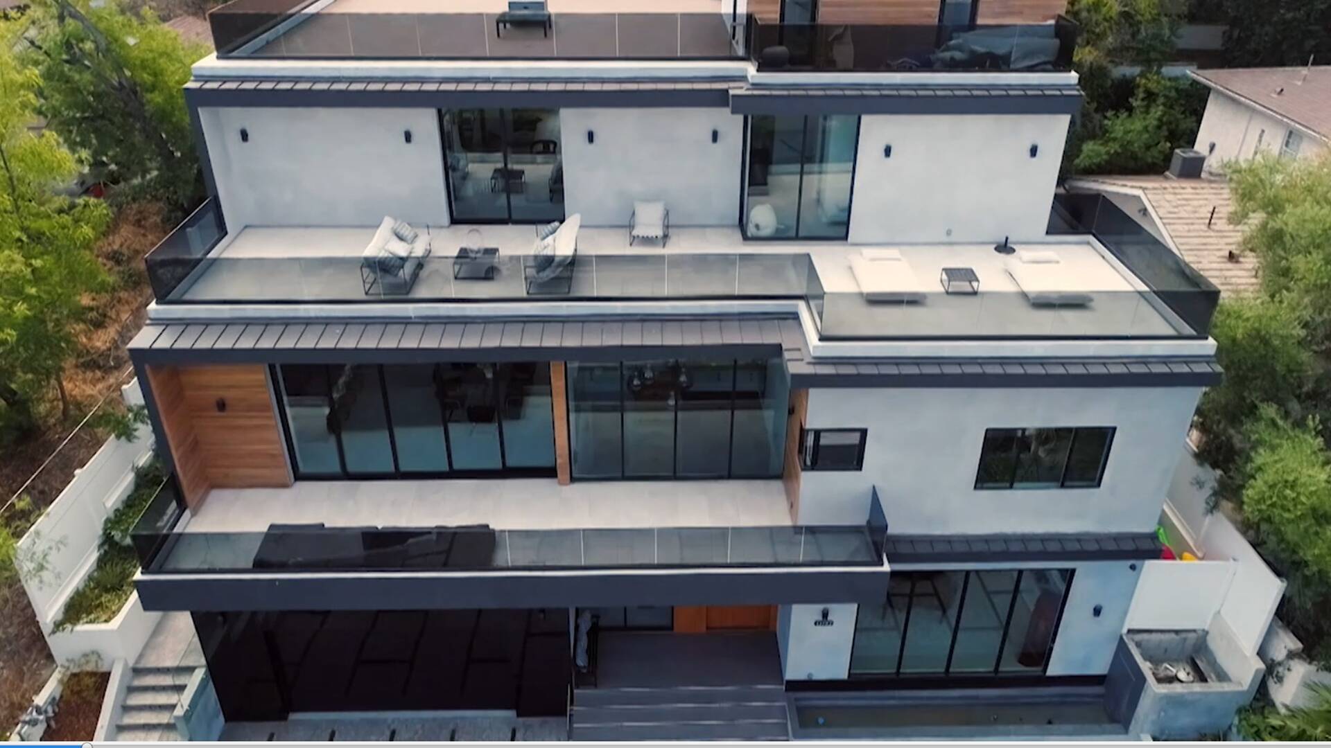 MTV Cribs... (T2): Todrick Hall y Cuppy