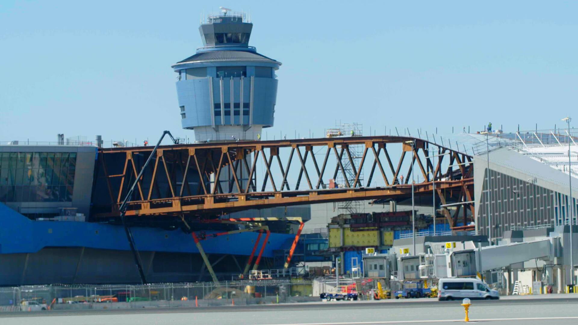 La Guardia: Súper...: Traslado de pasajeros y aviones