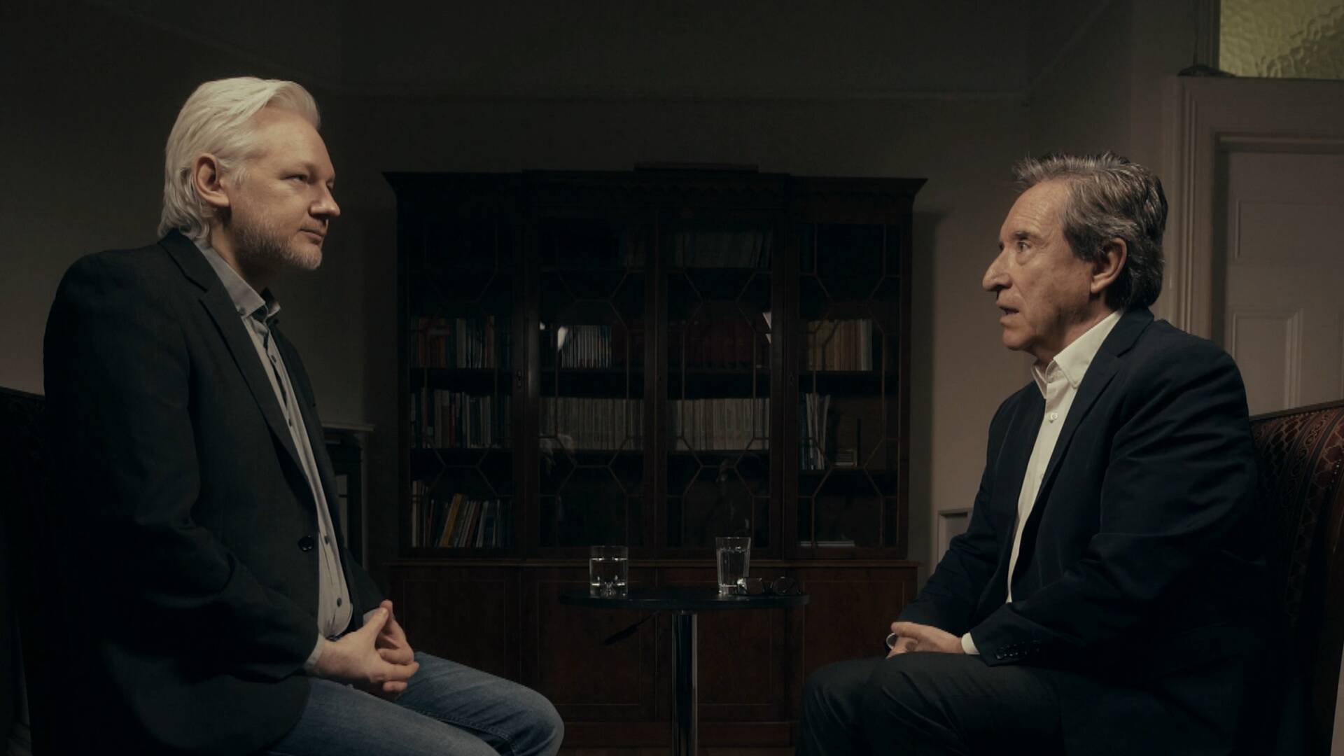 Cuando ya no esté (T2): El enemigo Nº 1, Julian Assange