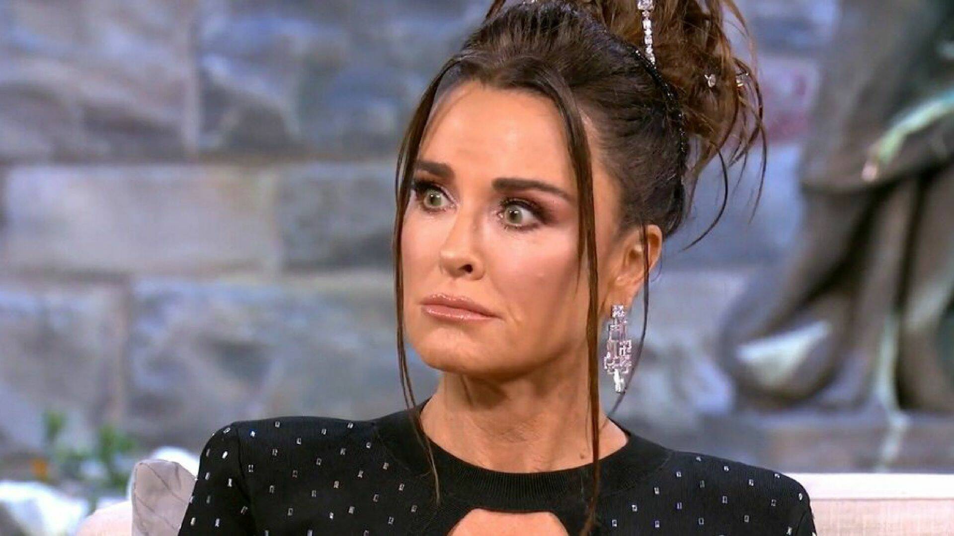 Mujeres ricas de... (T12): El peso de las palabras