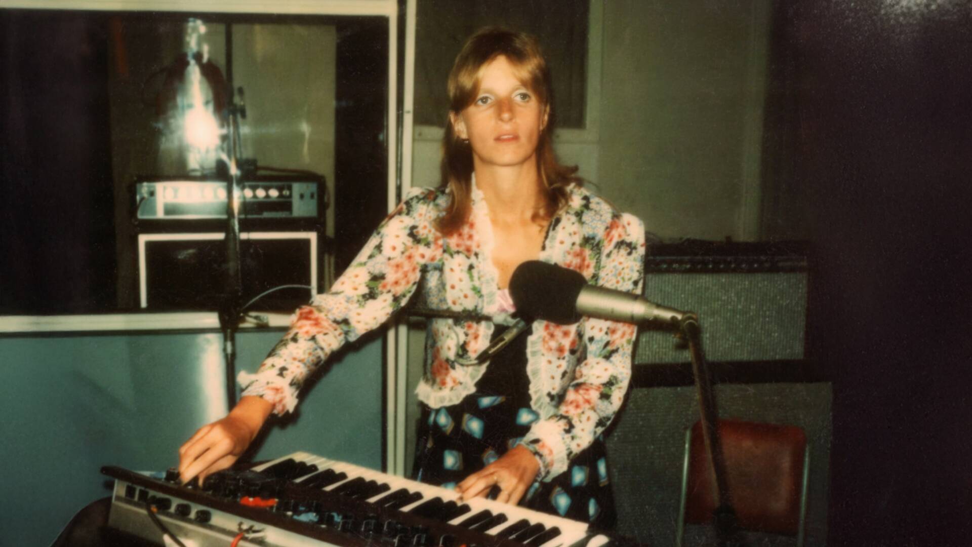 Paul Mccartney & Wings: One Hand Clapping