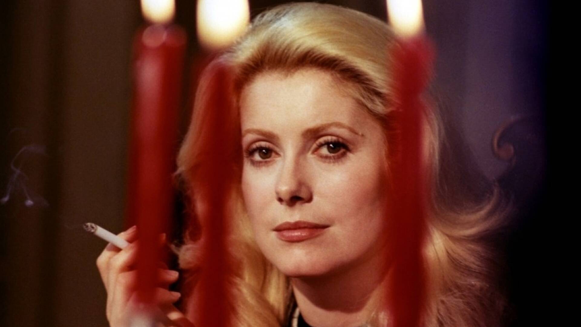 La mujer con botas rojas