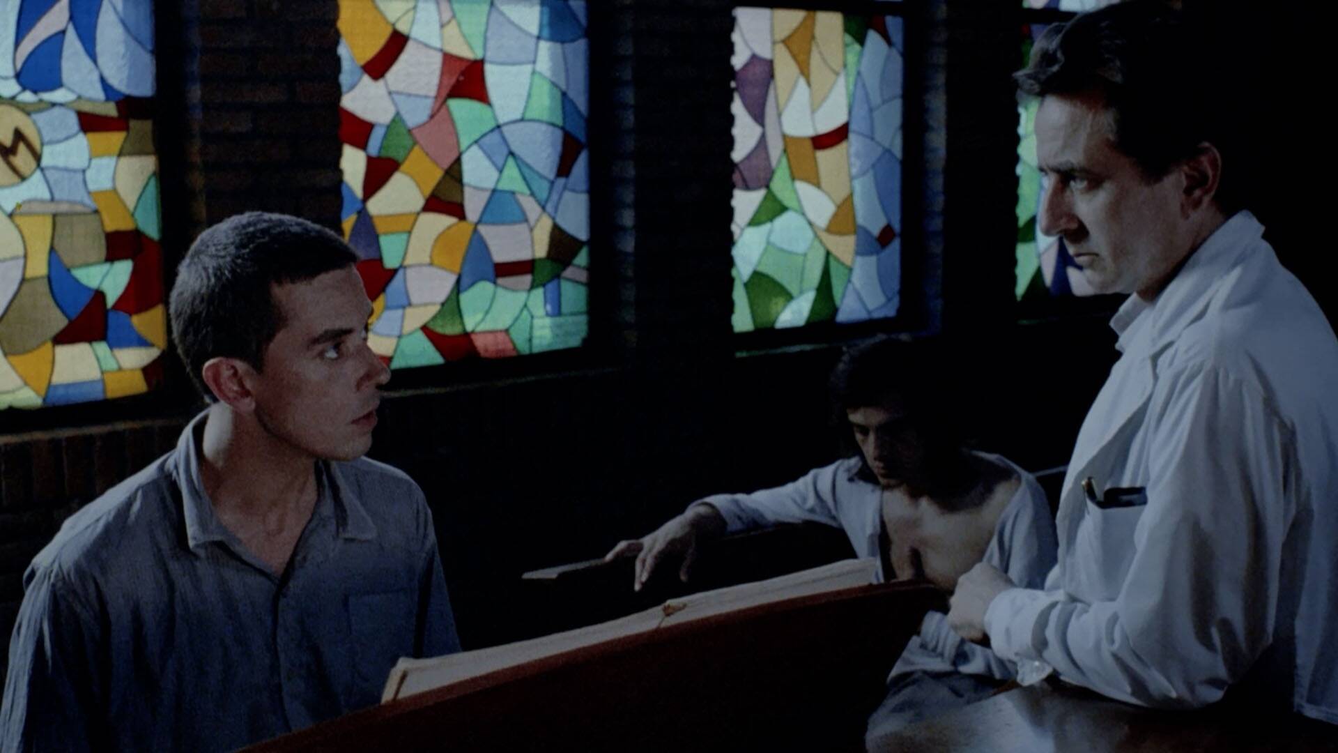 Hombre mirando al sudeste