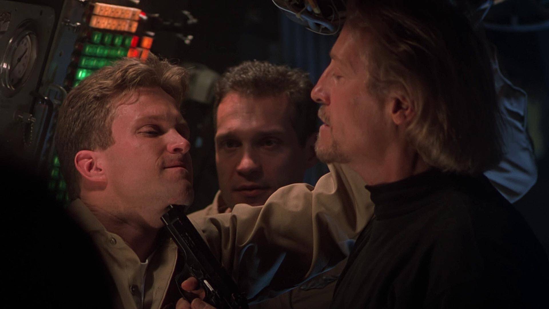 En la línea del enemigo (Crash Dive)