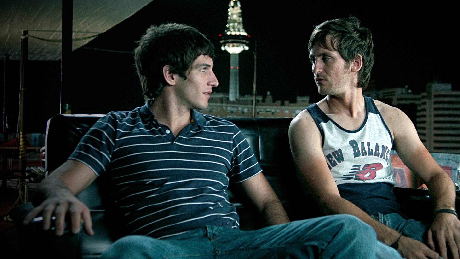 Azul oscuro casi negro