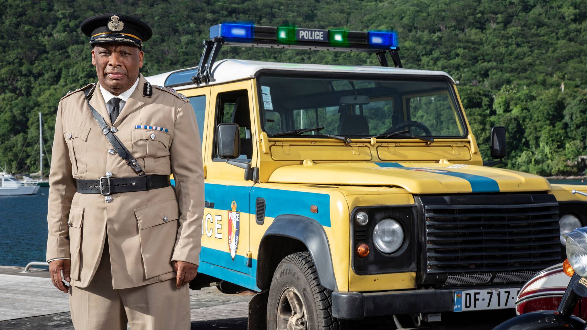 Crimen en el paraíso (T10)