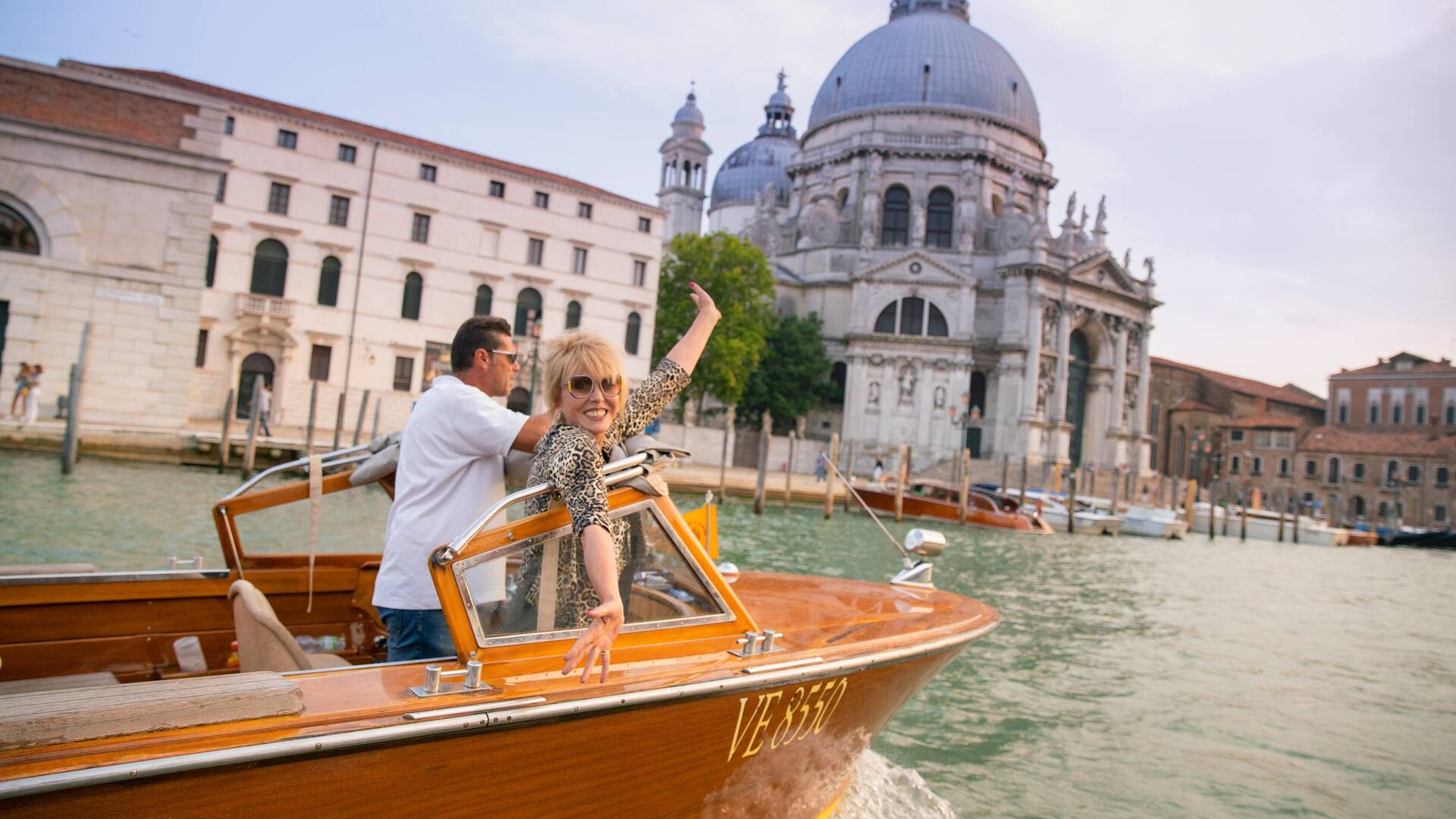 Las aventuras inéditas de Joanna Lumley