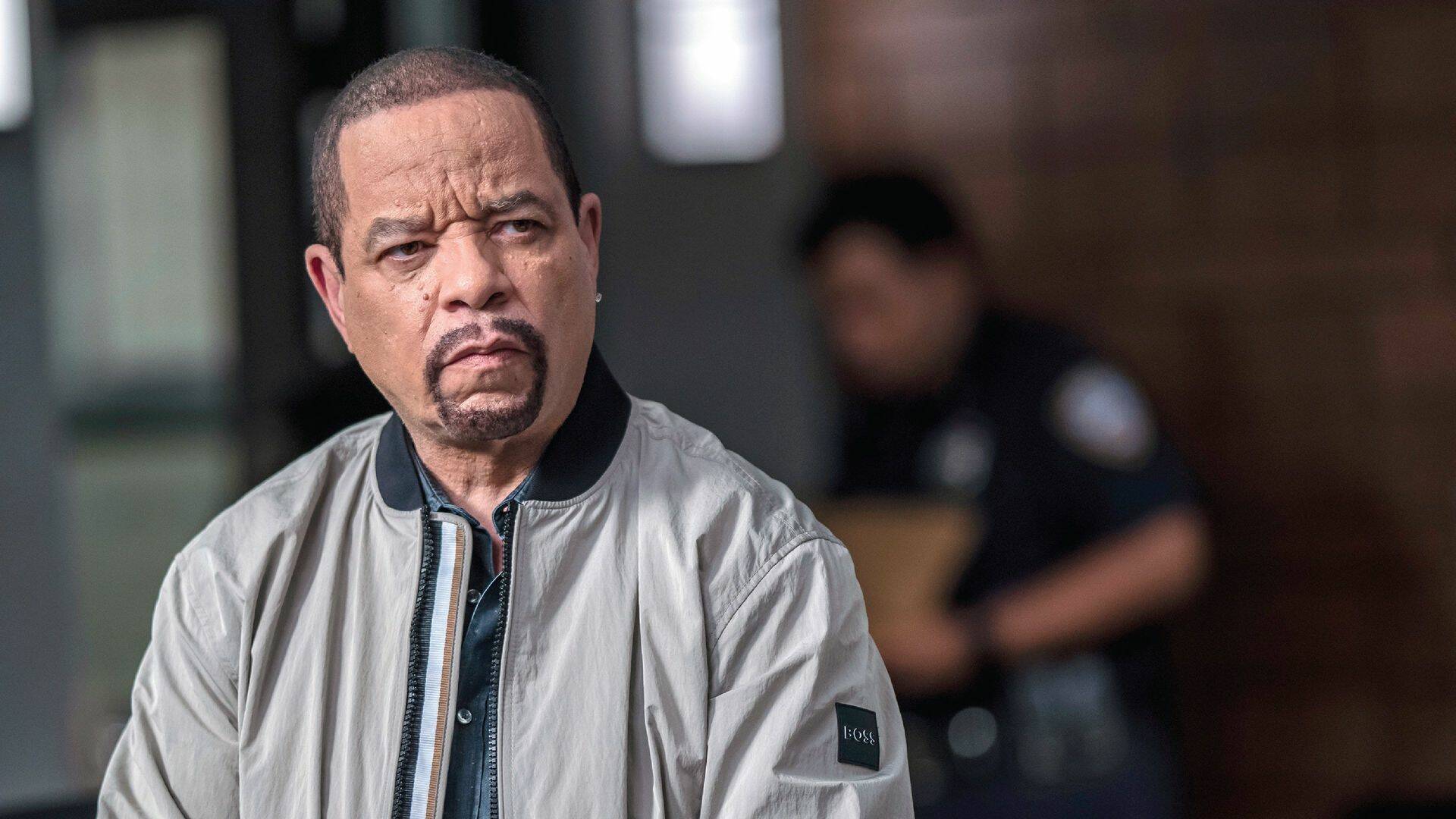 Ley y orden:... (T24): Ep.9 Y un trauma en un peral