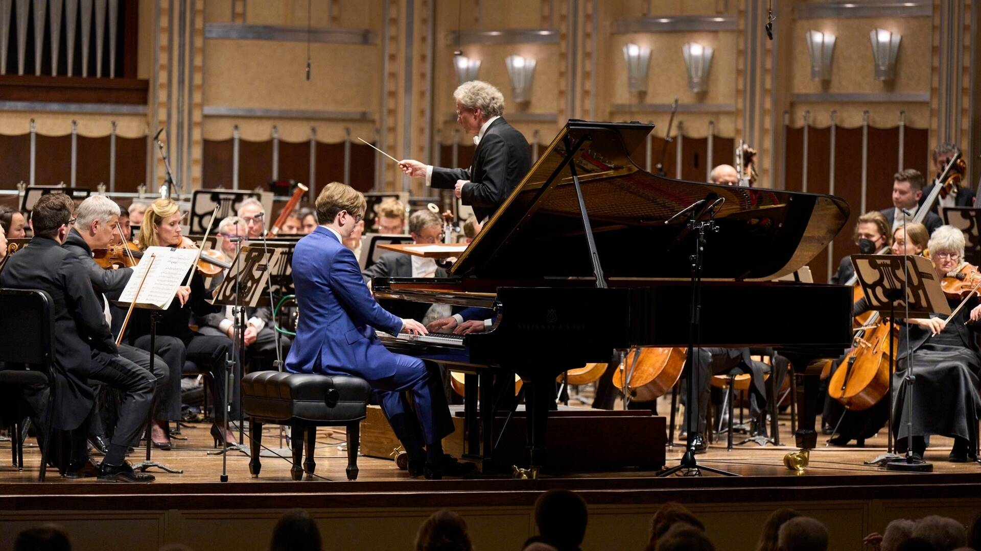 Welser-Möst conducts Farrenc & Mussorgsky/Ravel