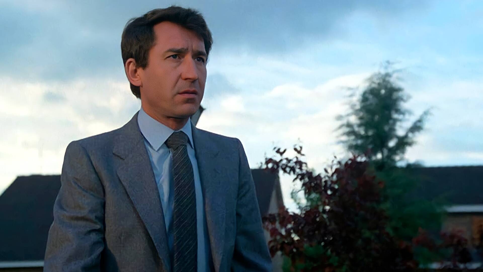 A la pálida luz de la luna